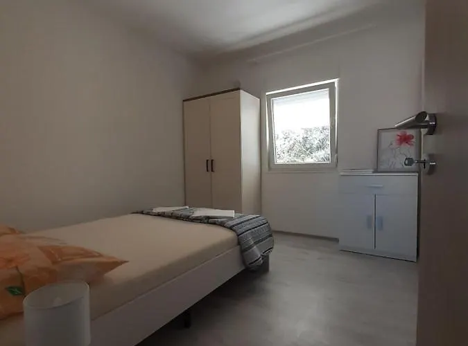 Dokoza - Marina Iv فير